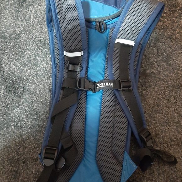 Camelbak Rogue bike/run water system. no bladder -please read and see pics - Picture 3 of 6